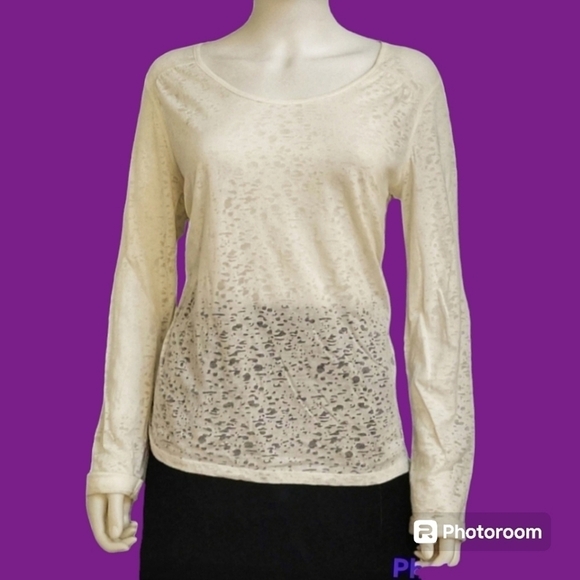 3/$30 New DIRECTIONS Cream Long Sleeve Burnout Scoop Neck Blouse Size Medium - Picture 1 of 8